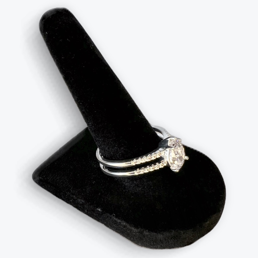 NWOT Silver Tone Ring with Teardrop Cubic Zirconia and Cubic Zirconia Accents - Picture 4 of 8